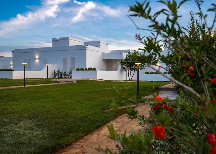 Ξενοδοχείο Grotta Palazzese 5*